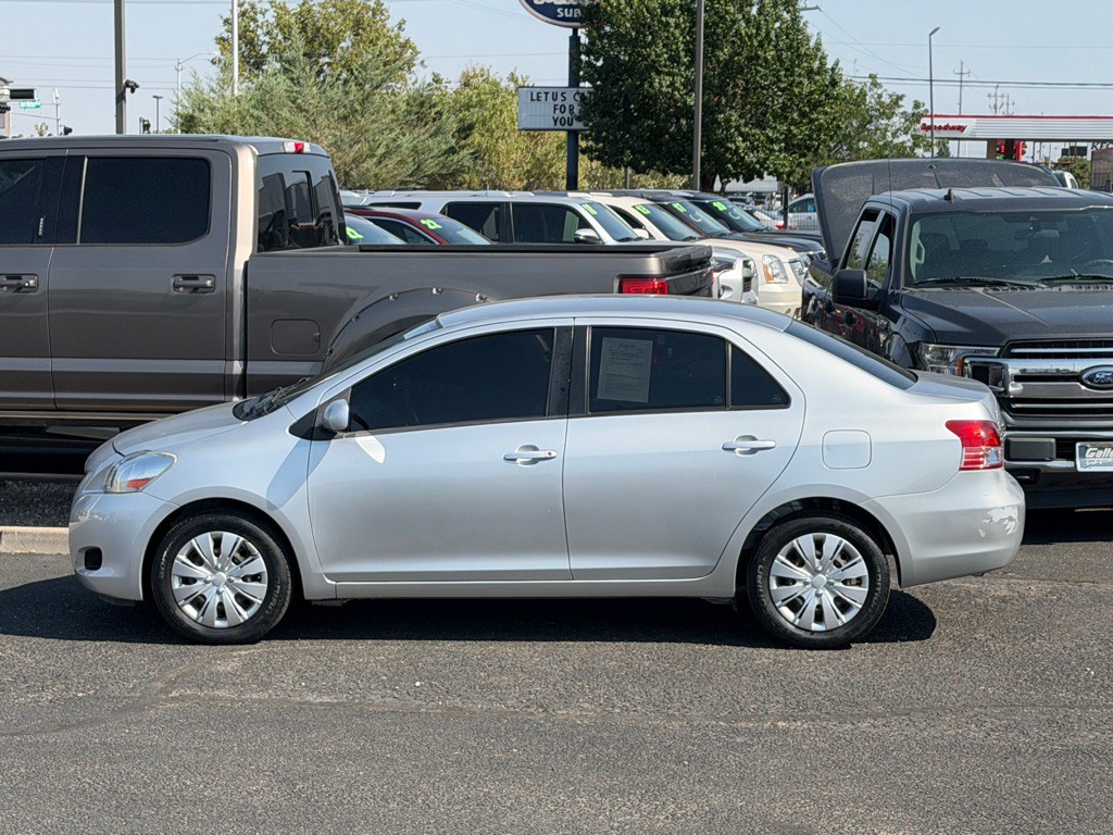 2012 Toyota Yaris Image 2