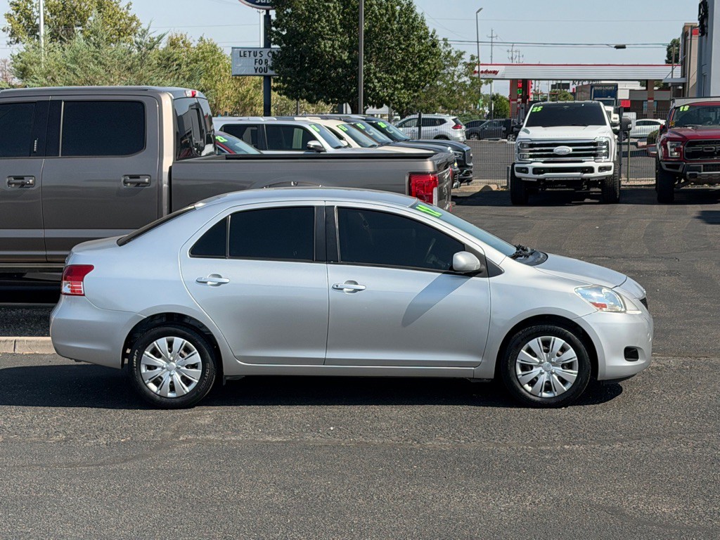 2012 Toyota Yaris Image 3