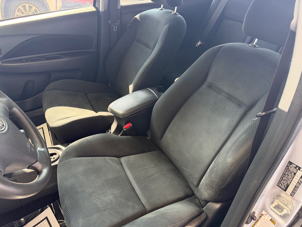 2012 Toyota Yaris Image 6