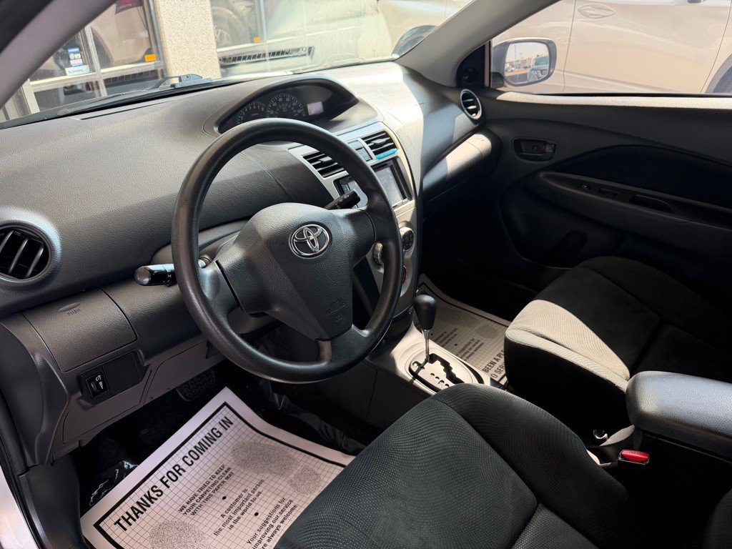 2012 Toyota Yaris Image 7