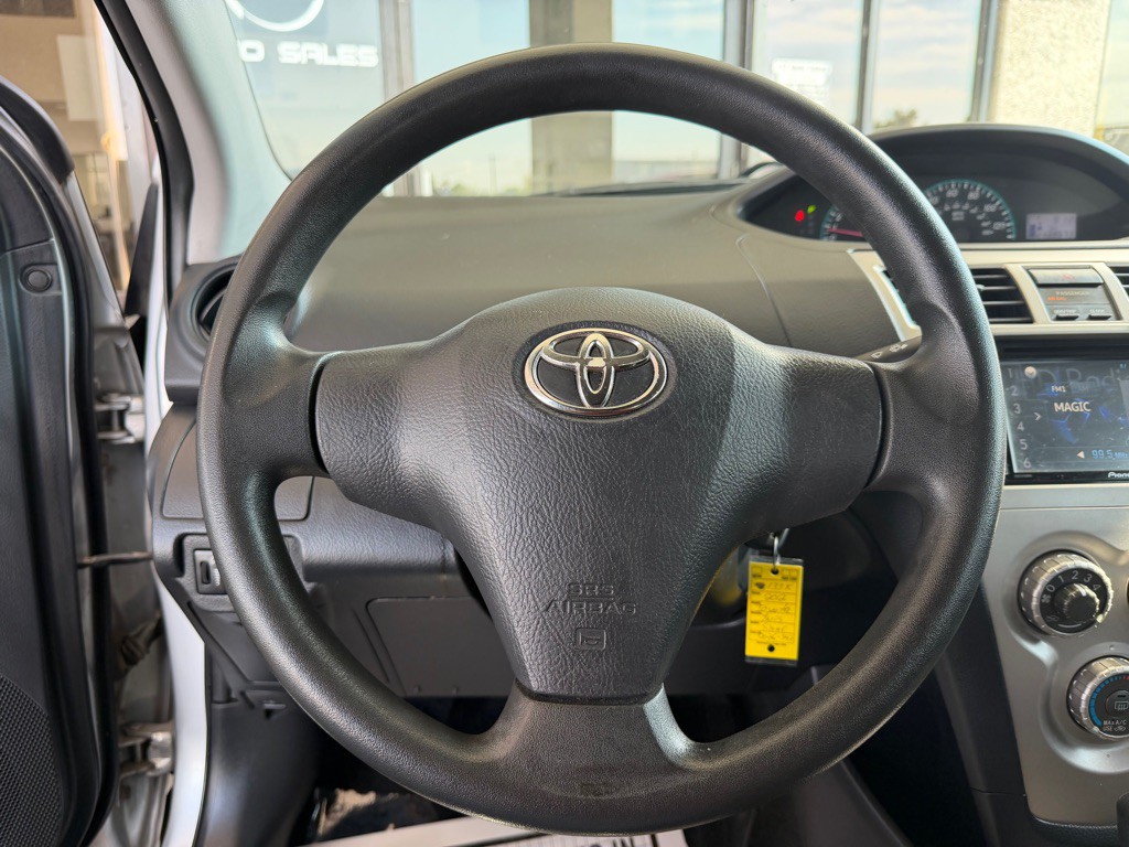2012 Toyota Yaris Image 8