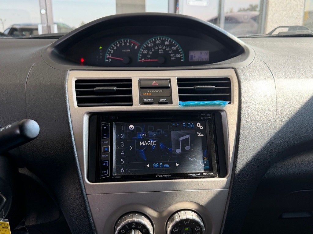 2012 Toyota Yaris Image 9