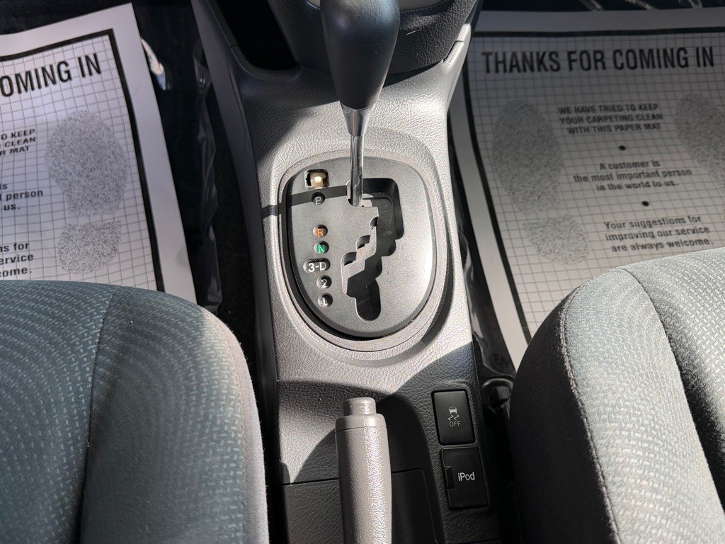 2012 Toyota Yaris Image 11