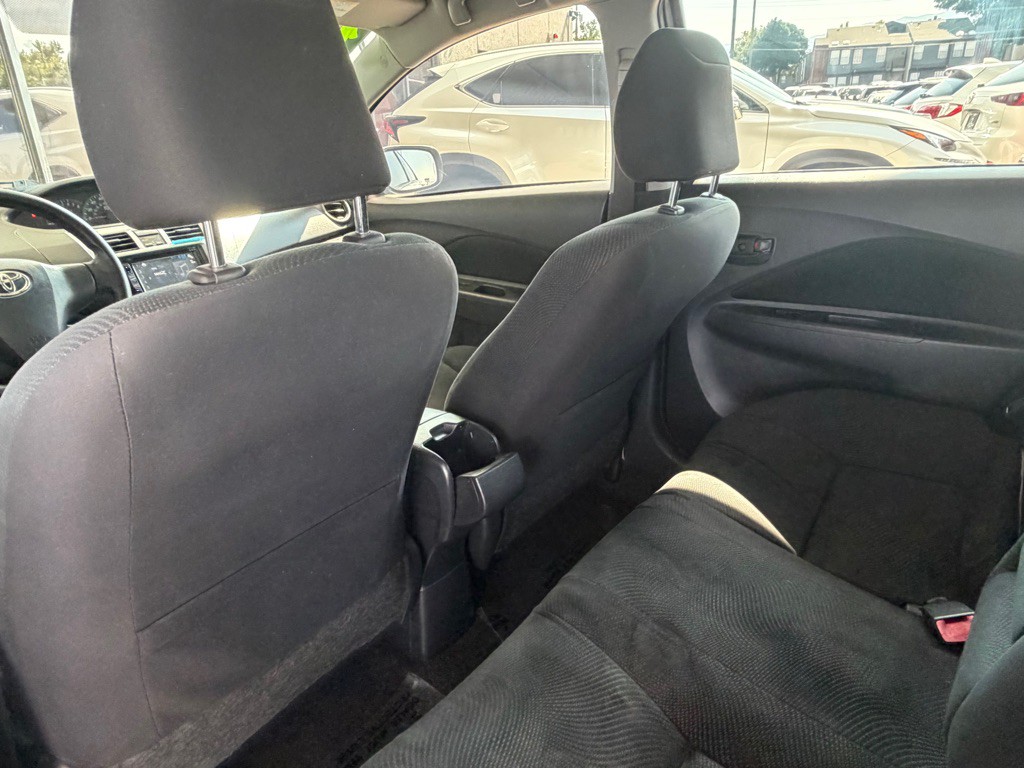 2012 Toyota Yaris Image 15