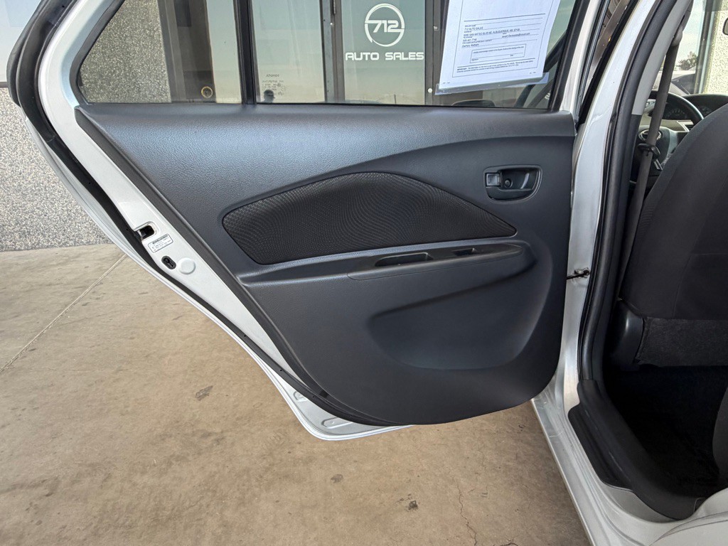 2012 Toyota Yaris Image 17