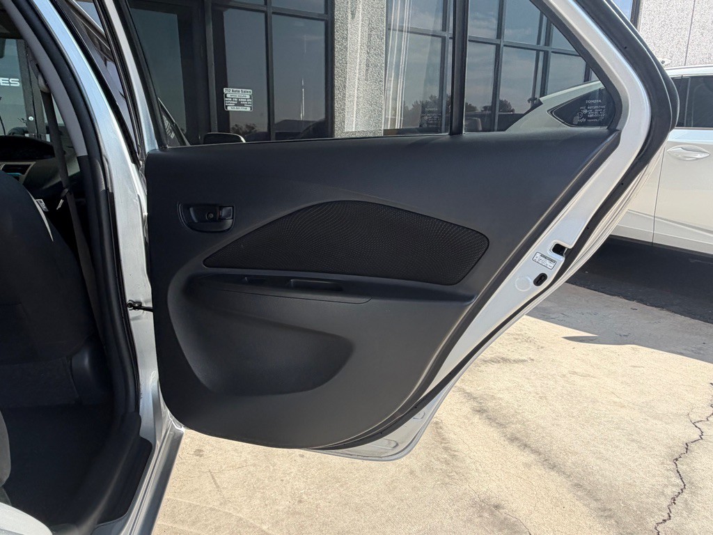 2012 Toyota Yaris Image 23