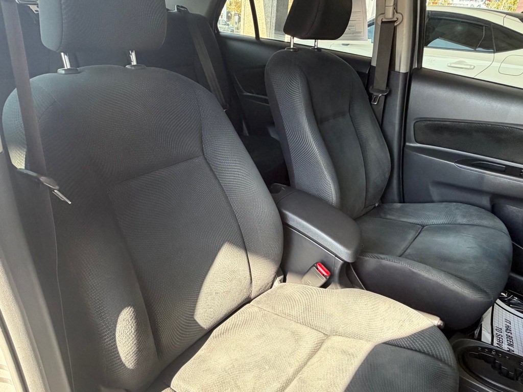 2012 Toyota Yaris Image 25