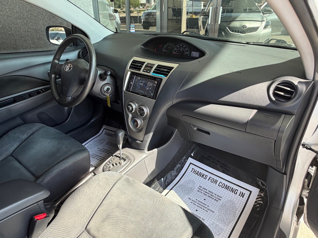 2012 Toyota Yaris Image 26