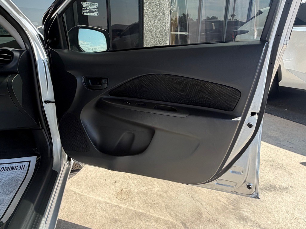 2012 Toyota Yaris Image 27