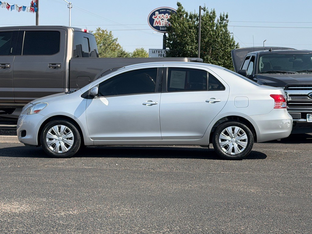 2012 Toyota Yaris Image 33