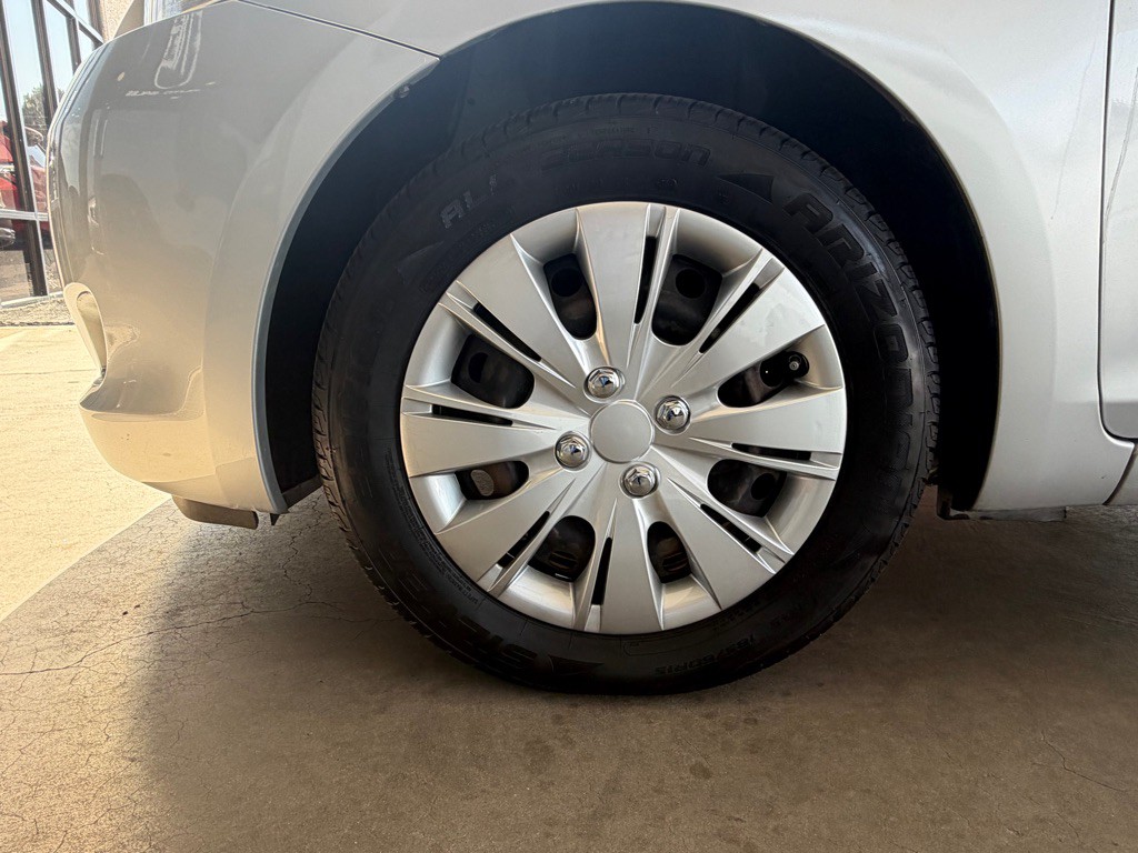 2012 Toyota Yaris Image 48