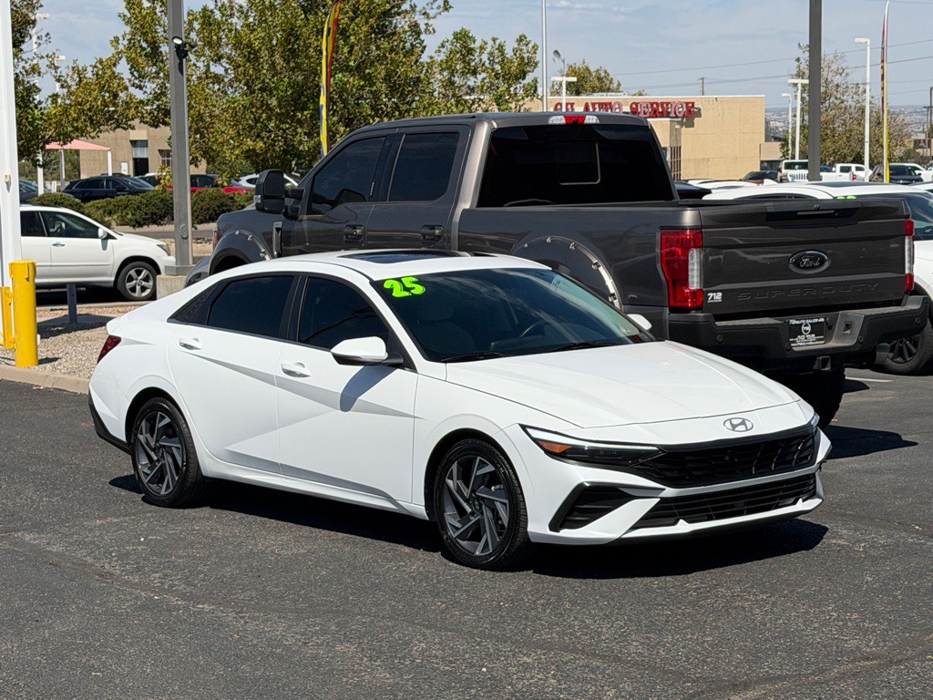 2025 Hyundai Elantra Image 4