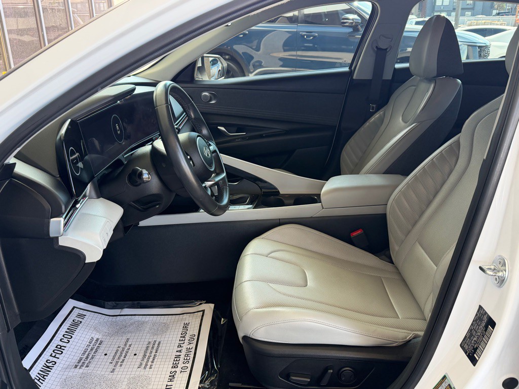 2025 Hyundai Elantra Image 5