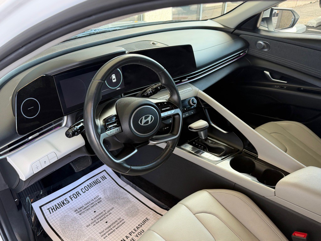 2025 Hyundai Elantra Image 7