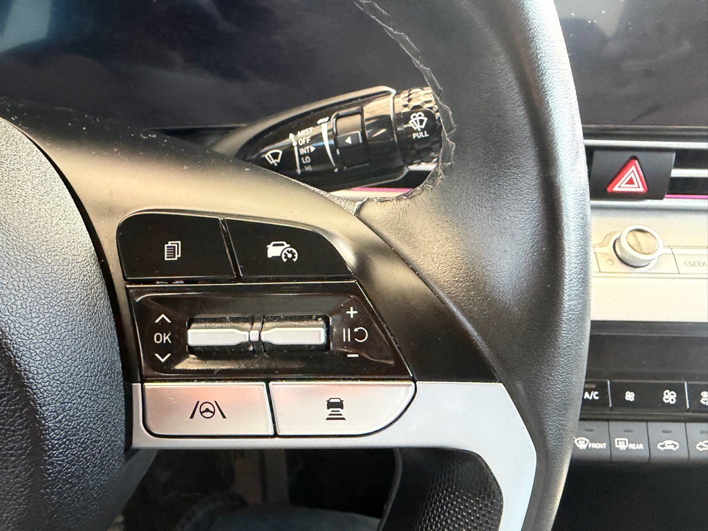 2025 Hyundai Elantra Image 9