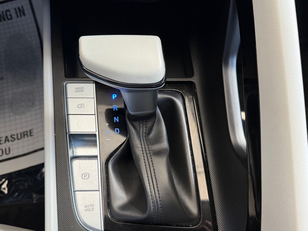 2025 Hyundai Elantra Image 15