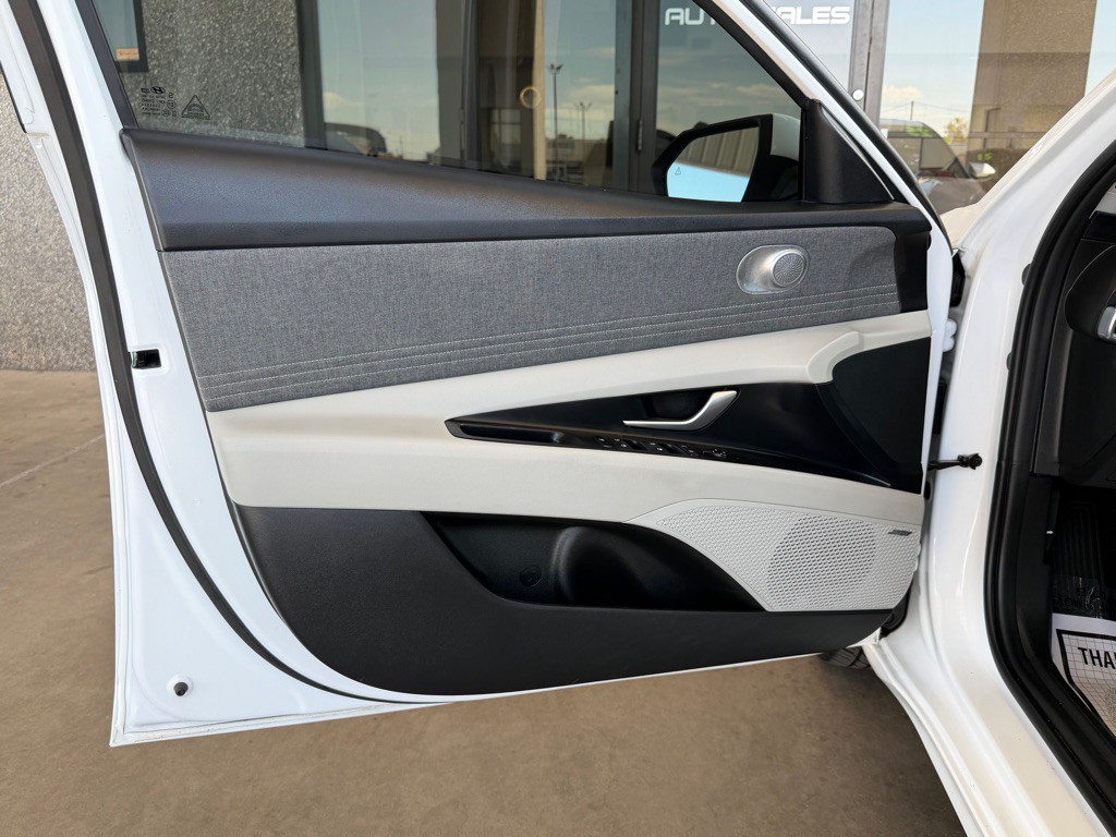 2025 Hyundai Elantra Image 18