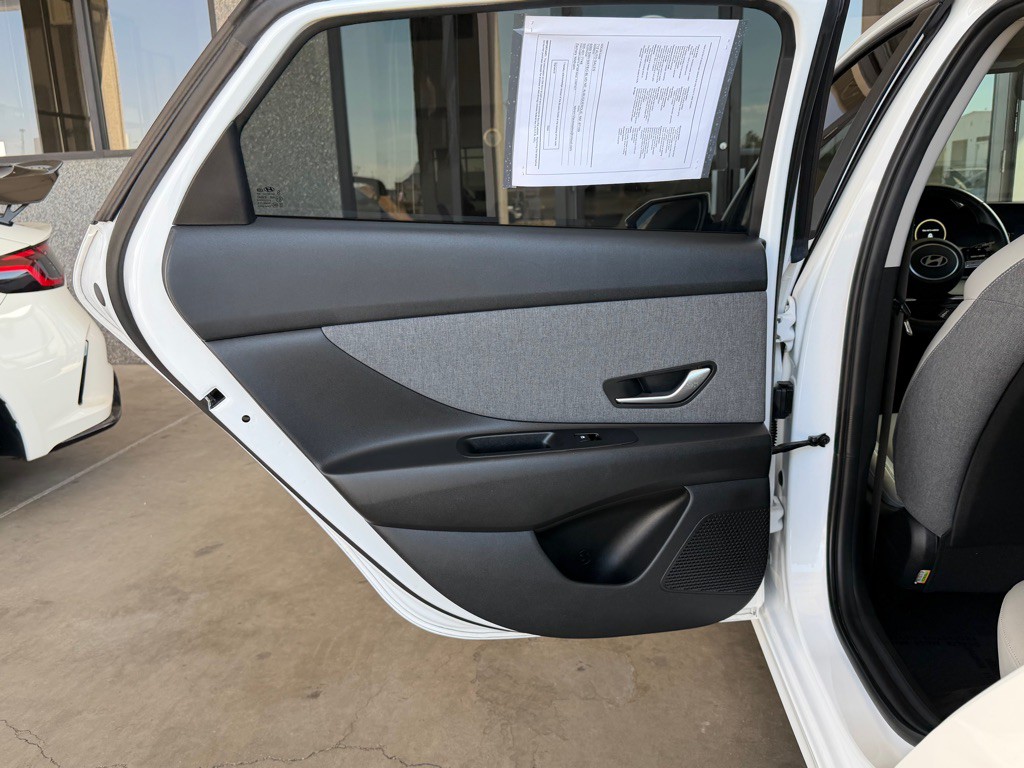 2025 Hyundai Elantra Image 25