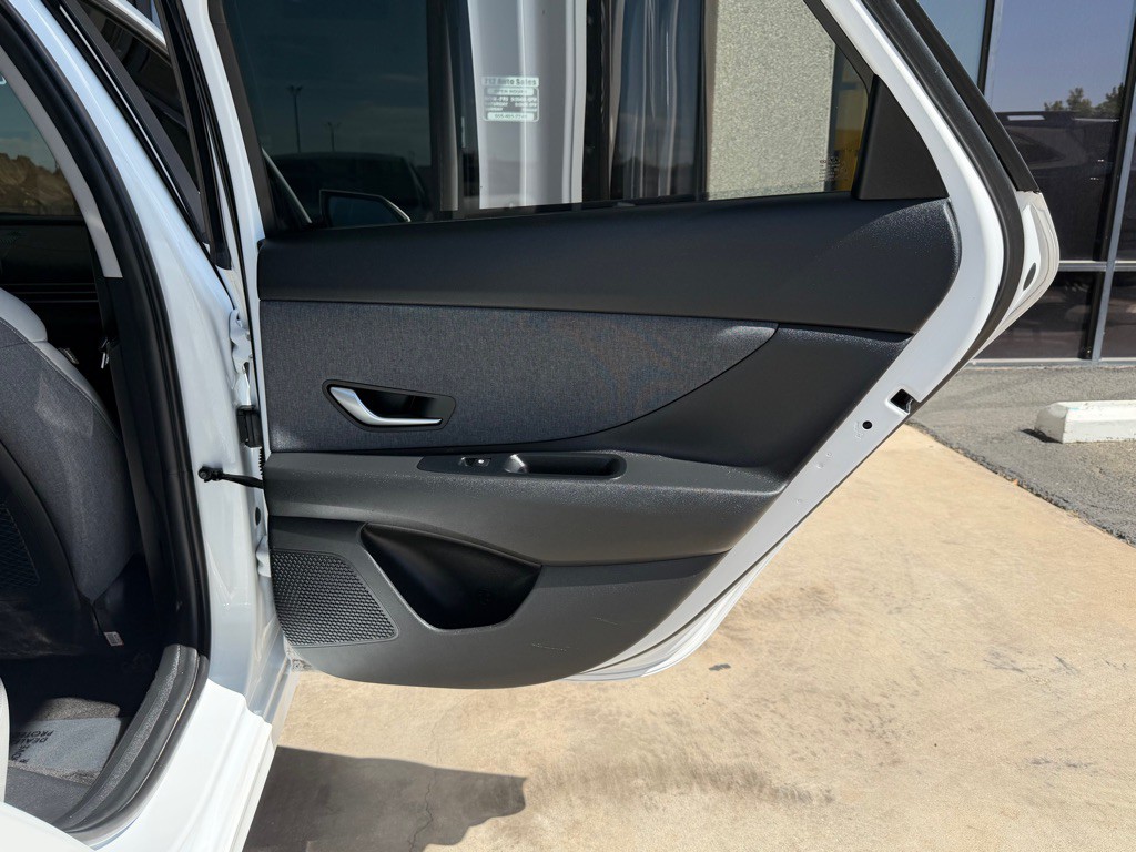 2025 Hyundai Elantra Image 32