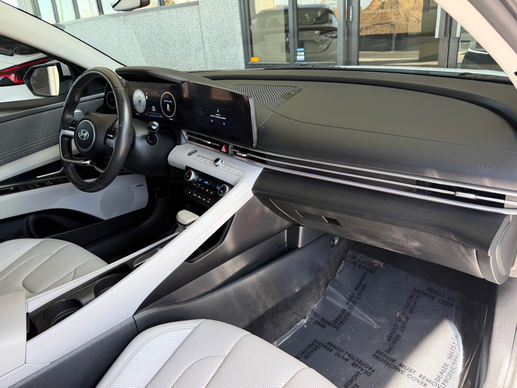 2025 Hyundai Elantra Image 35