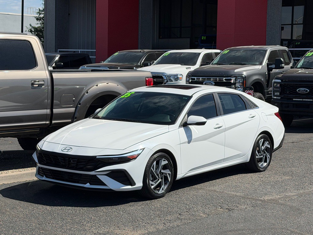 2025 Hyundai Elantra Image 39