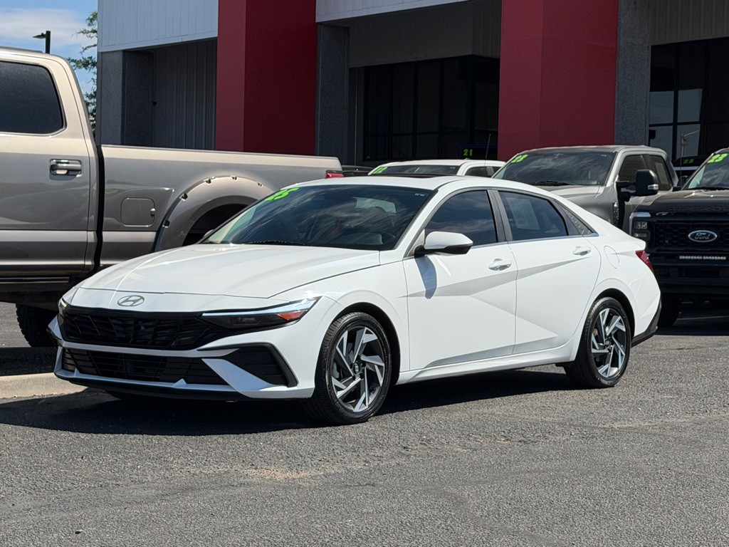 2025 Hyundai Elantra Image 40