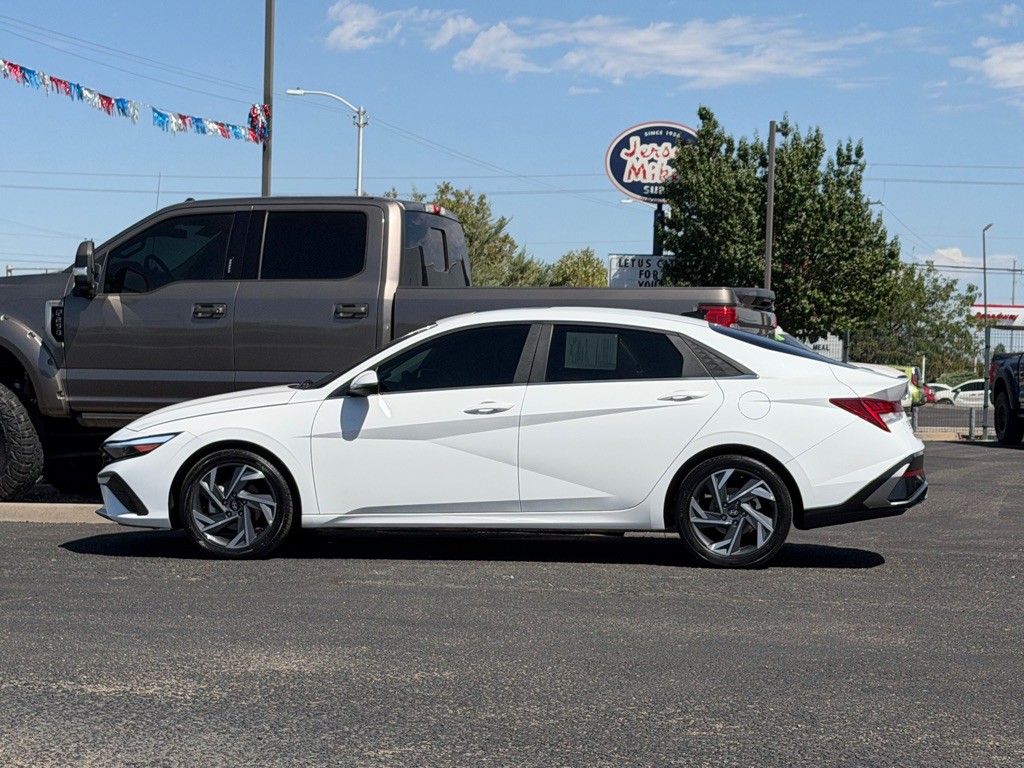 2025 Hyundai Elantra Image 42