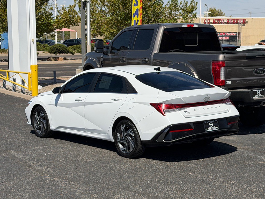 2025 Hyundai Elantra Image 43