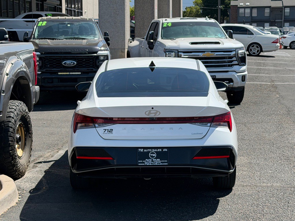 2025 Hyundai Elantra Image 45