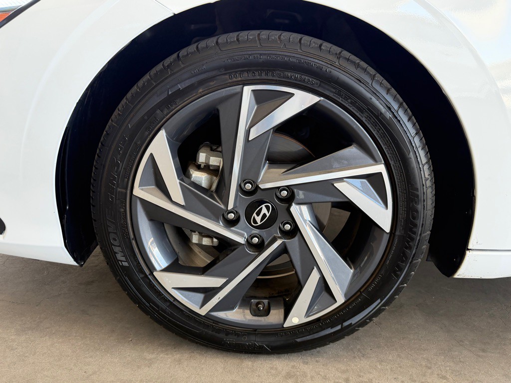 2025 Hyundai Elantra Image 58