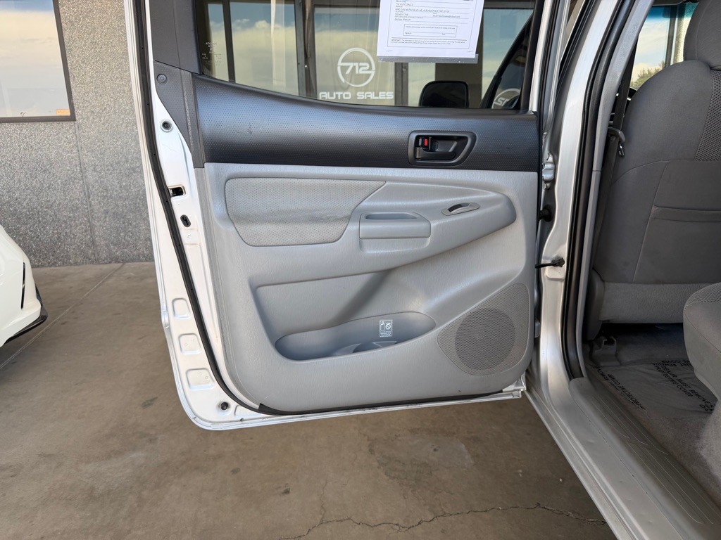 2011 Toyota Tacoma Image 24