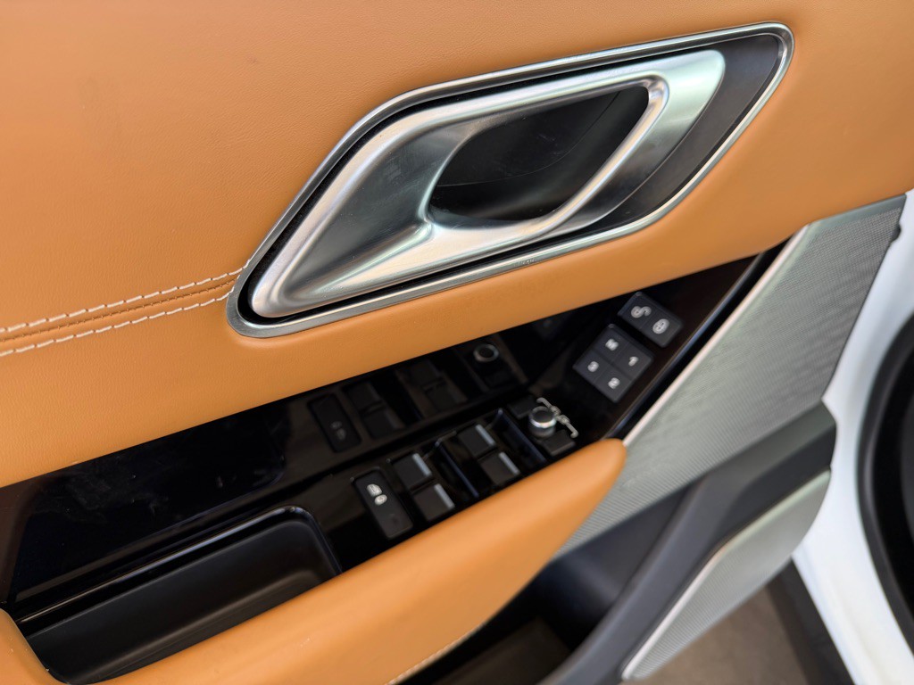 2020 Land Rover Range Rover Image 9