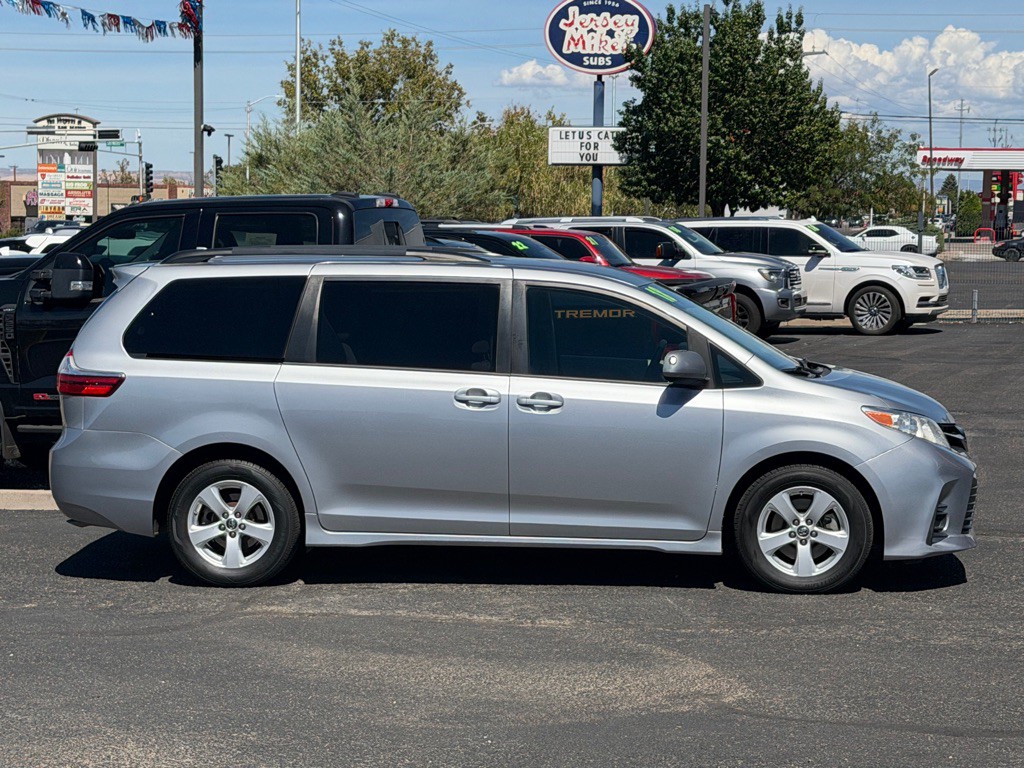 2018 Toyota Sienna Image 4
