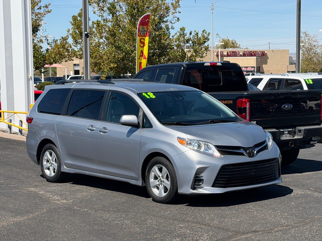 2018 Toyota Sienna Image 5