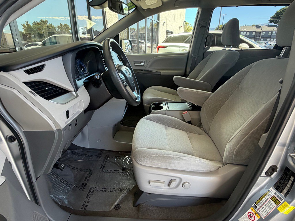 2018 Toyota Sienna Image 6