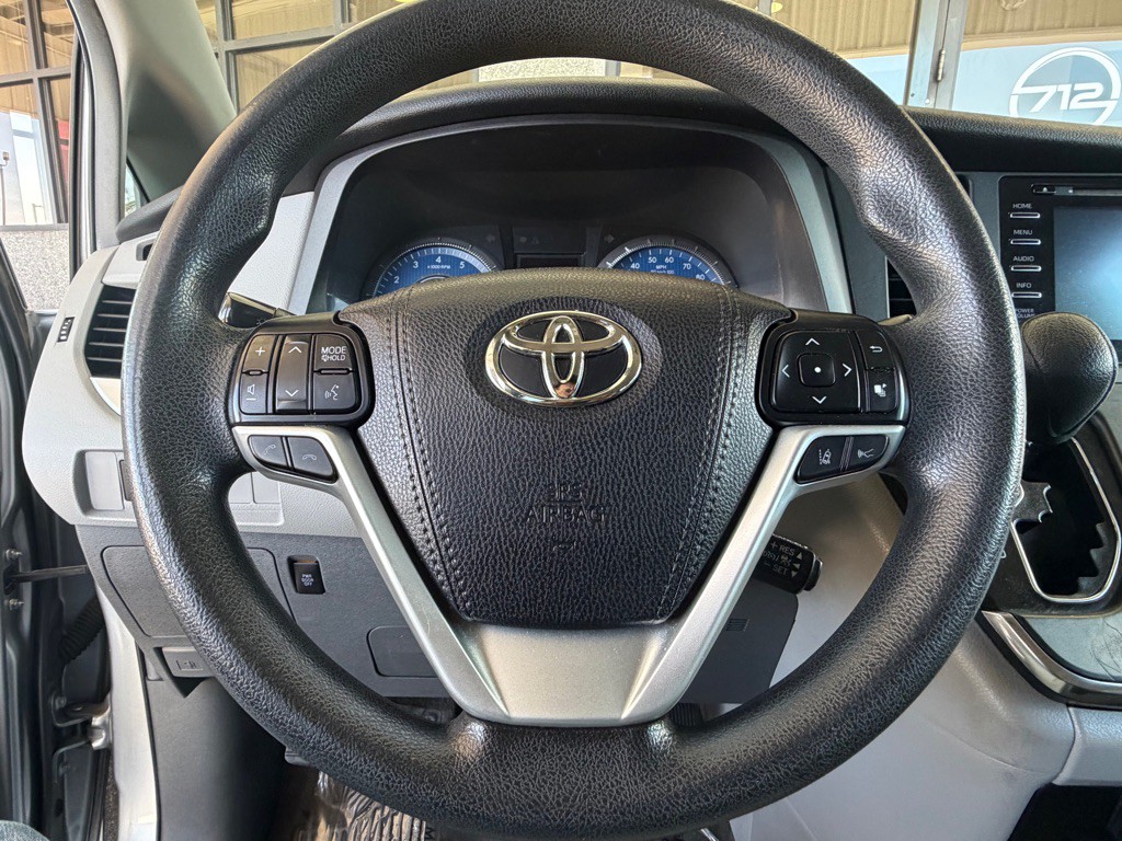 2018 Toyota Sienna Image 9