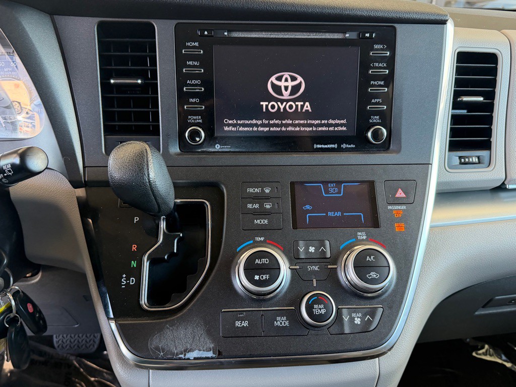 2018 Toyota Sienna Image 13