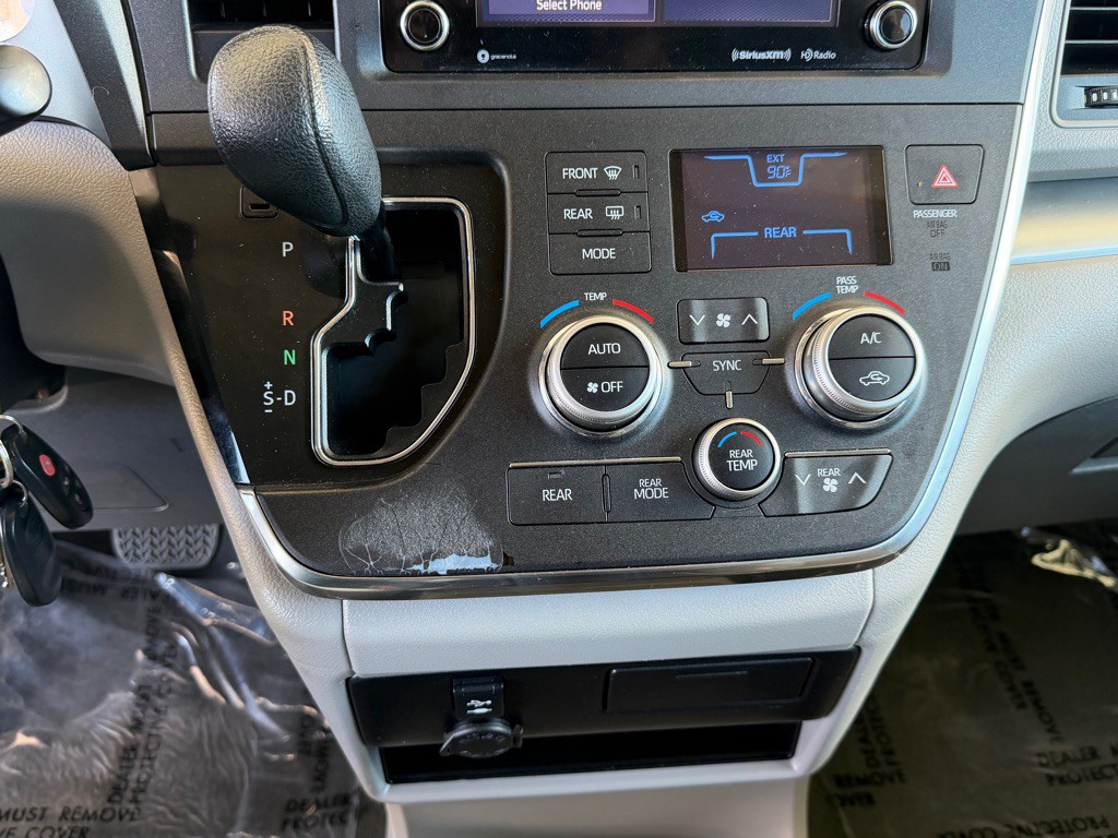 2018 Toyota Sienna Image 15