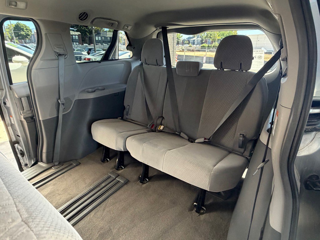 2018 Toyota Sienna Image 26
