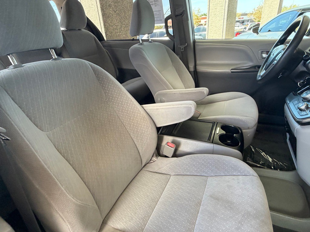 2018 Toyota Sienna Image 34