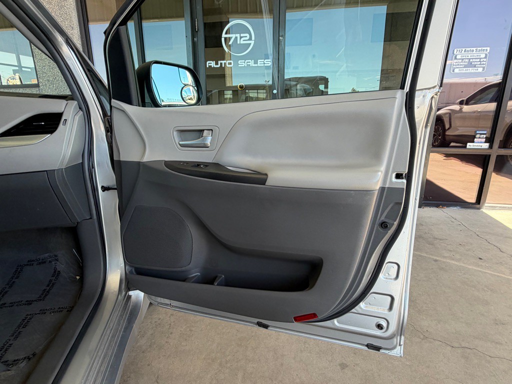 2018 Toyota Sienna Image 36