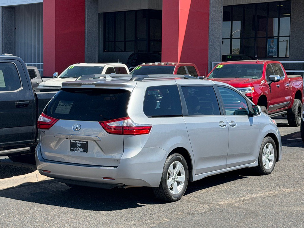 2018 Toyota Sienna Image 50