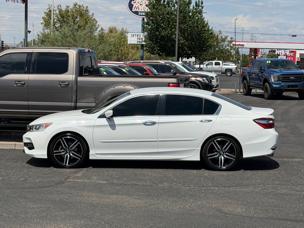 2017 Honda Accord Image 2