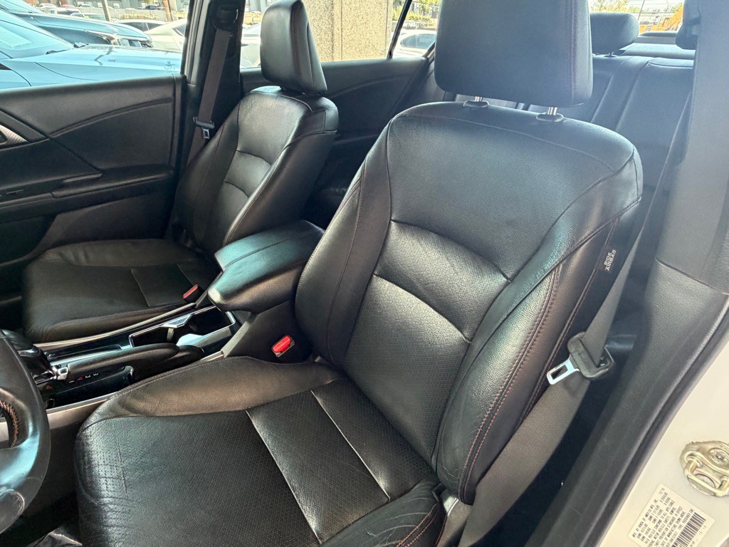 2017 Honda Accord Image 6