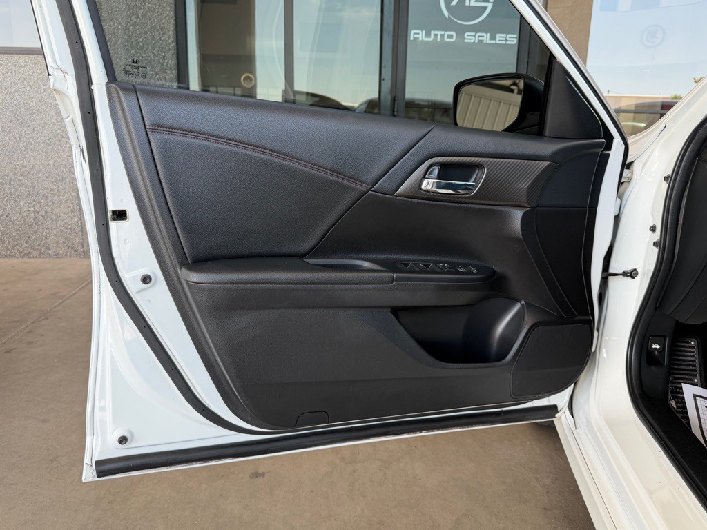 2017 Honda Accord Image 19