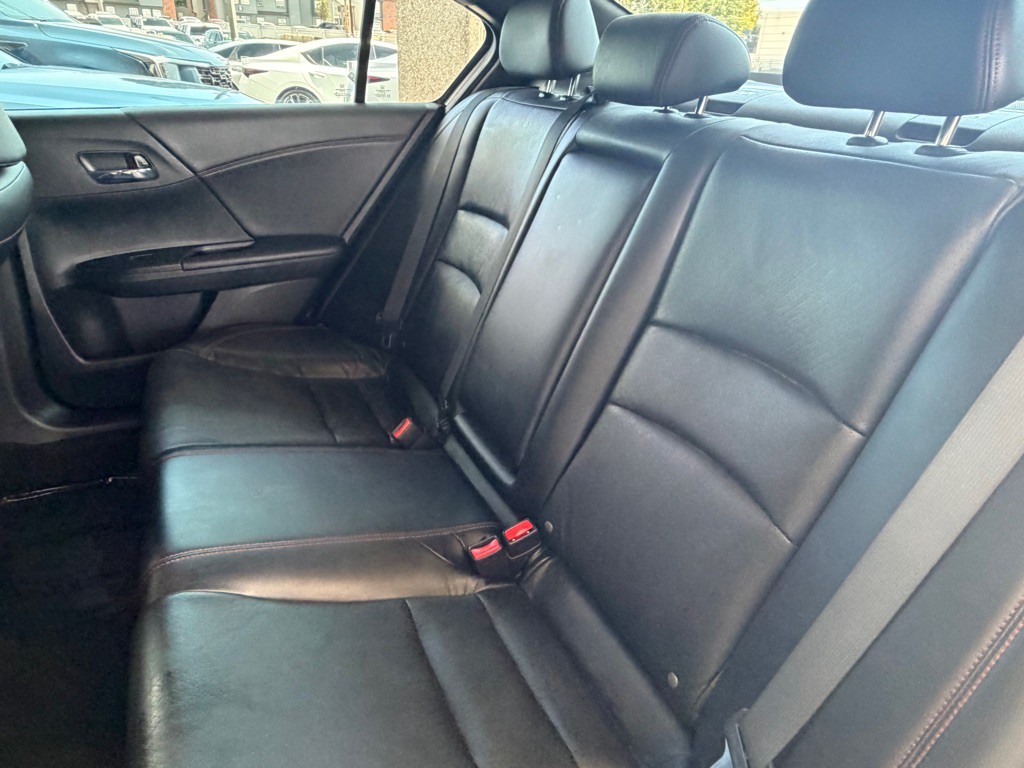 2017 Honda Accord Image 22