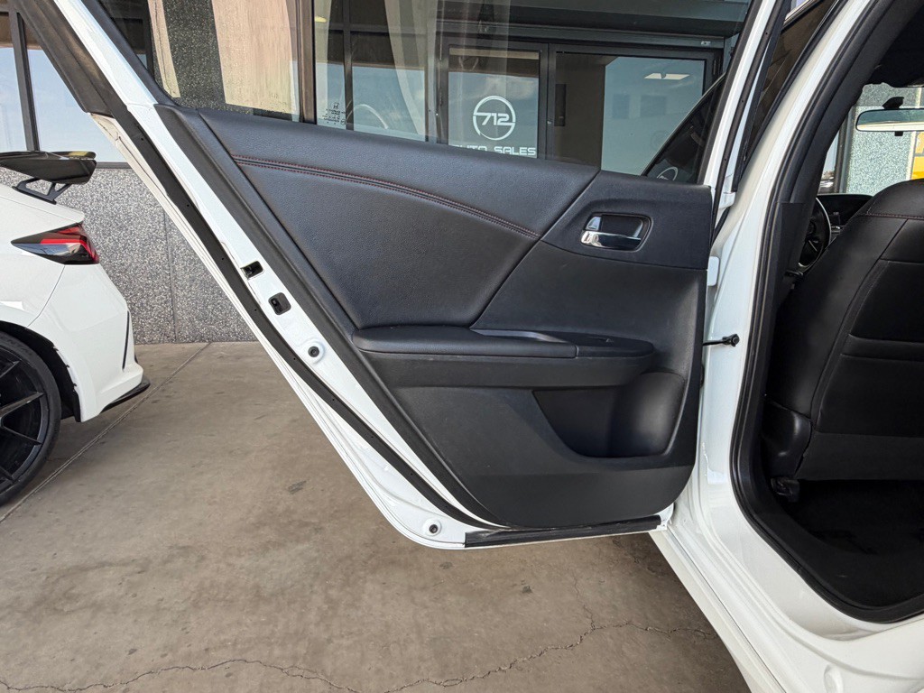 2017 Honda Accord Image 25