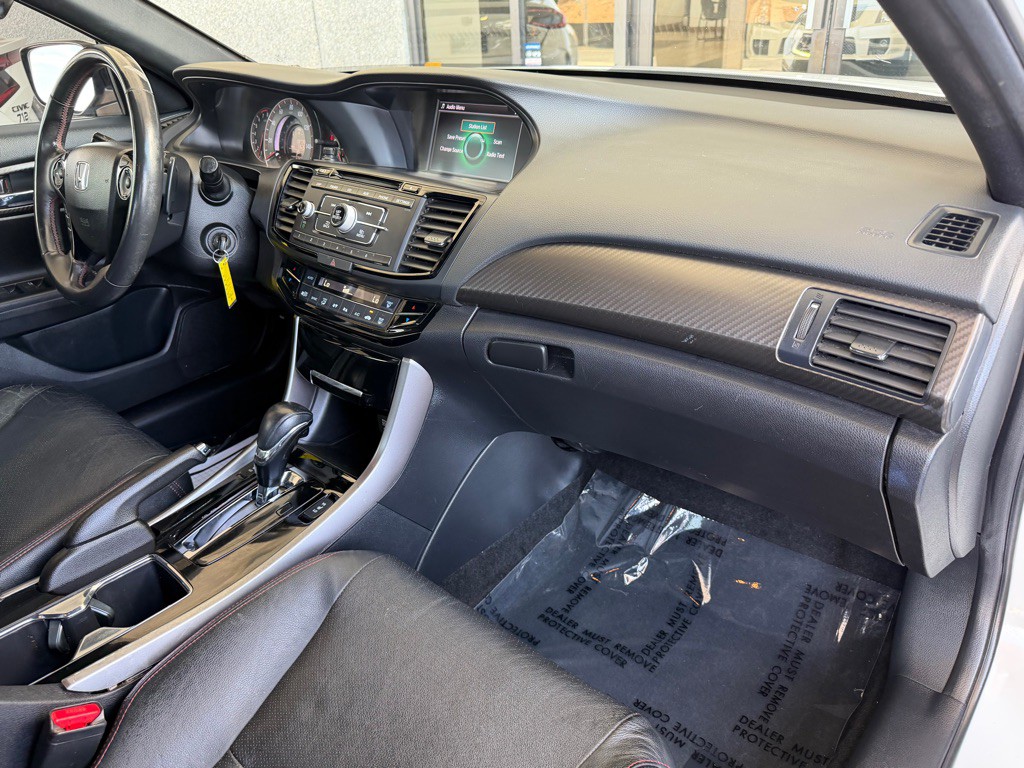 2017 Honda Accord Image 35