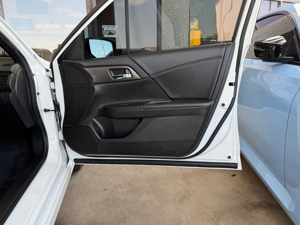 2017 Honda Accord Image 36