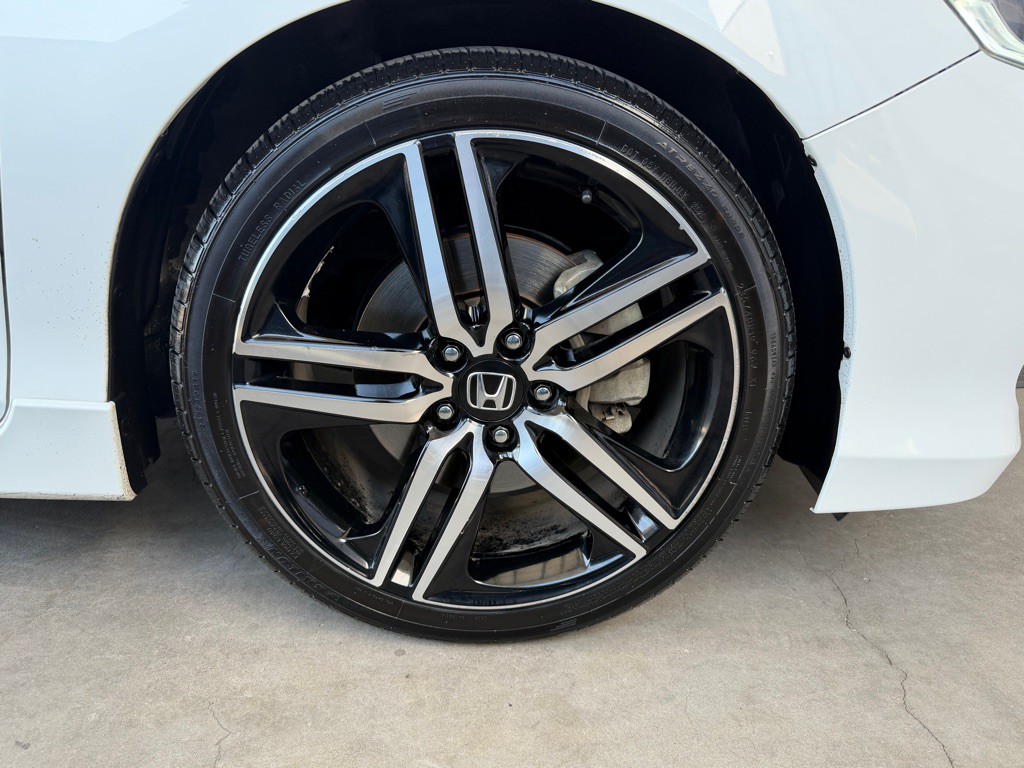 2017 Honda Accord Image 55